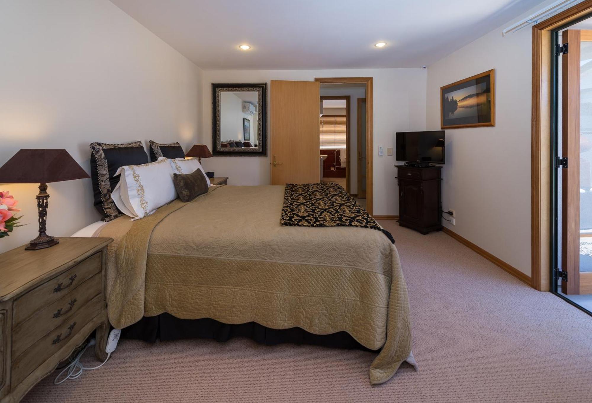 The Flying Trout Boutique Lodge Таупо Экстерьер фото