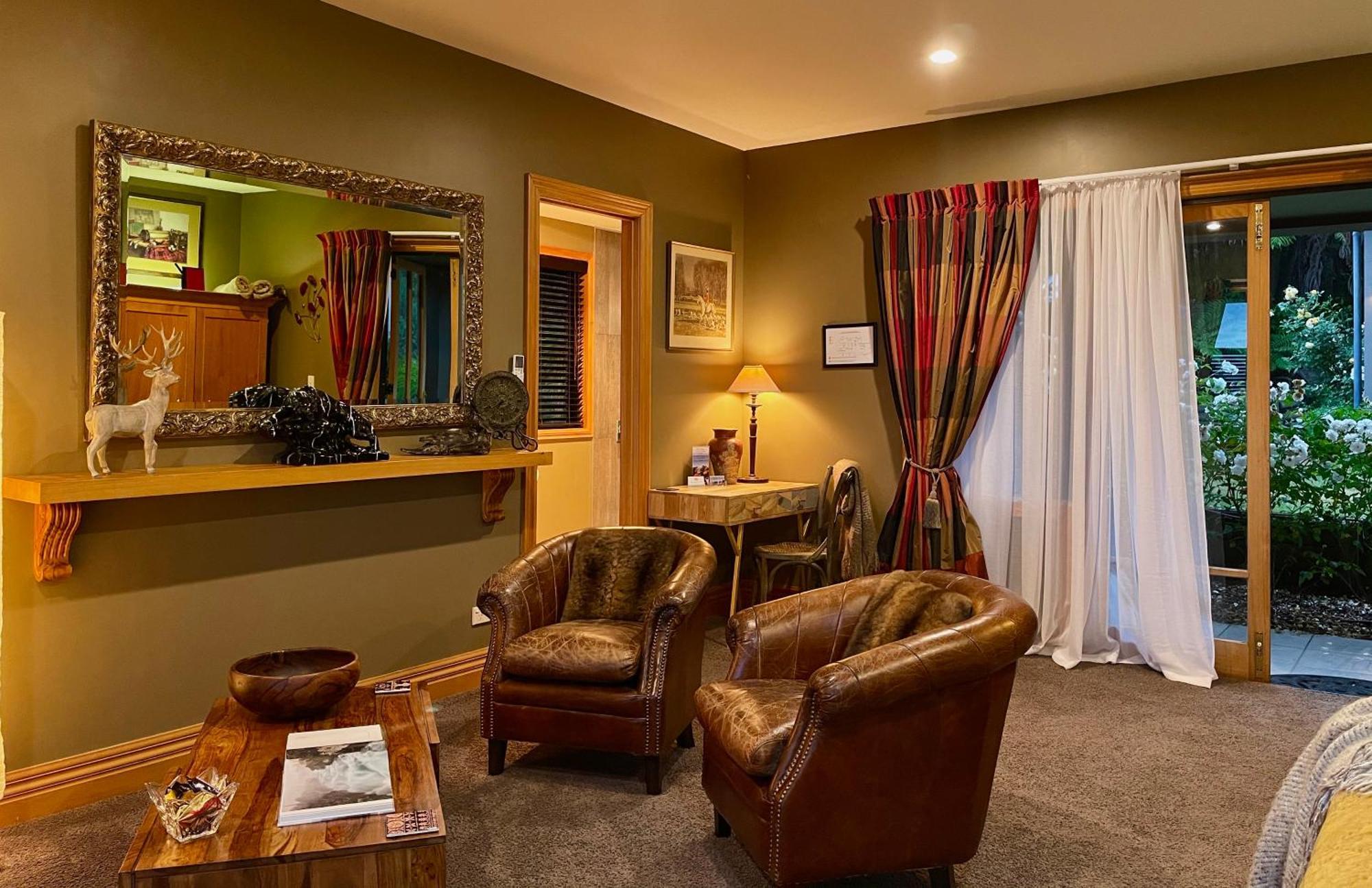 The Flying Trout Boutique Lodge Таупо Экстерьер фото