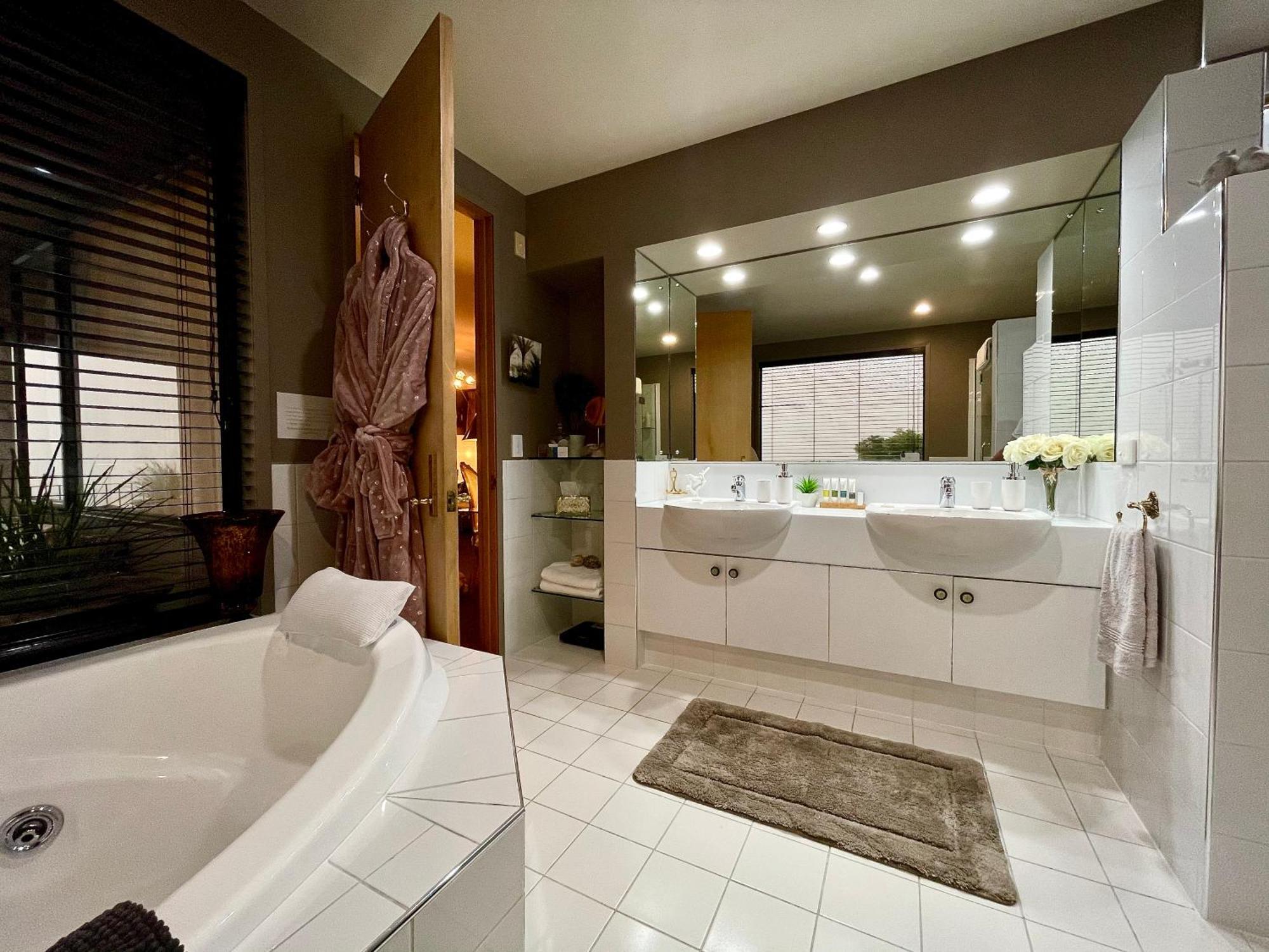 The Flying Trout Boutique Lodge Таупо Экстерьер фото