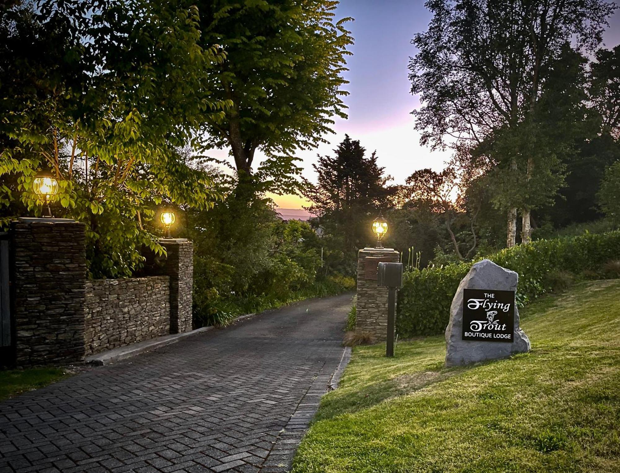 The Flying Trout Boutique Lodge Таупо Экстерьер фото